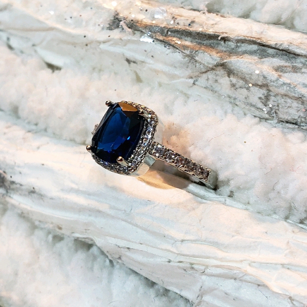 Beautiful Sapphire Statement Fashion Ring Cocktail - Picture 1 of 7